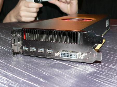 Монструозный Radeon HD 6990